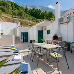 Stunning In * Μακάρσκα