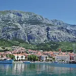 Stunning In * Μακάρσκα
